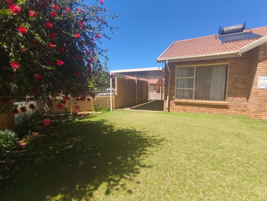 To Let 3 Bedroom Property for Rent in Fleurdal Free State